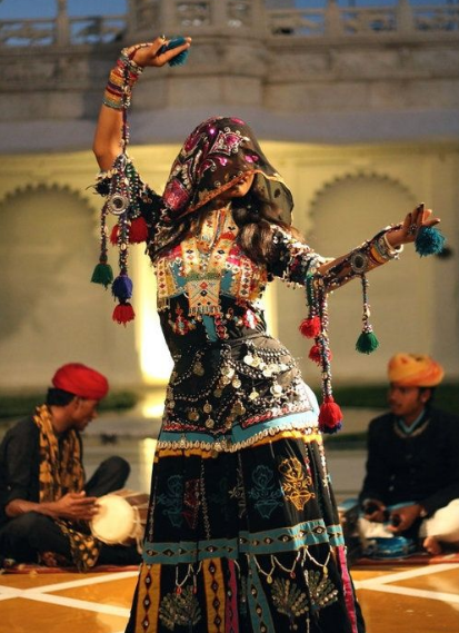 Desert Camps with Rajasthani Folk Performances